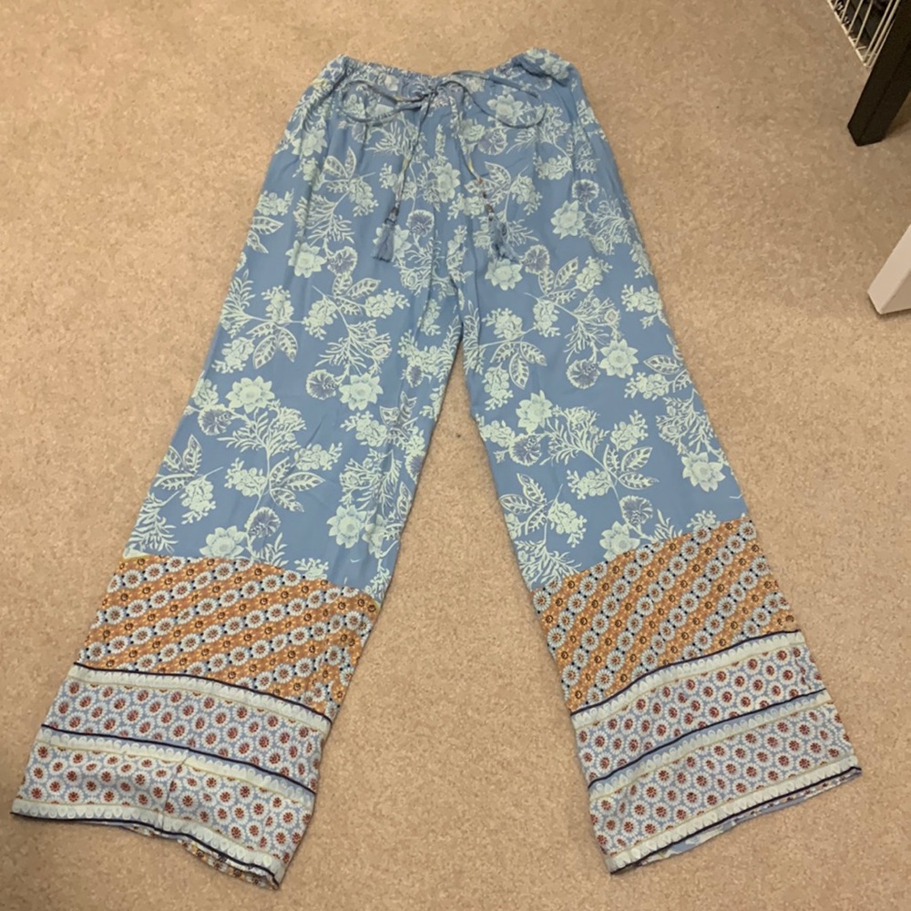 Super cute and cool pants to have in your closet this spring/summer!